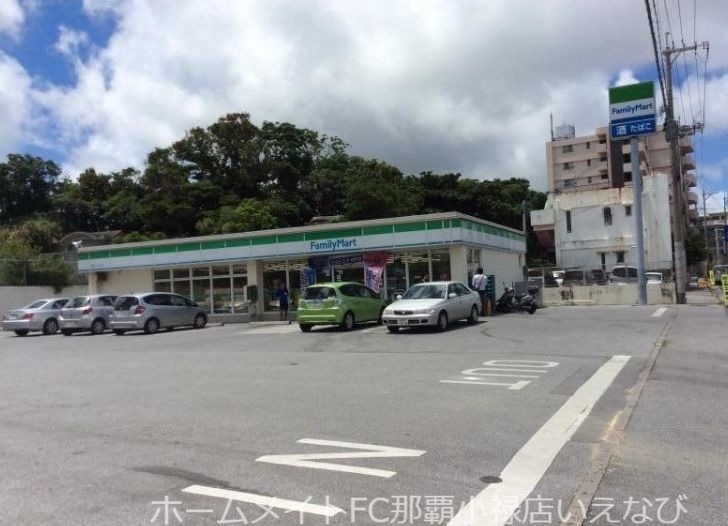 コンビニ　ファミリーマート浦添にしばる店（コンビニ）まで686m