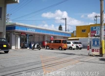 コンビニ　ローソン浦添西原店（コンビニ）まで896m