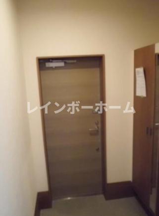玄関　同物件別号室参考写真です。