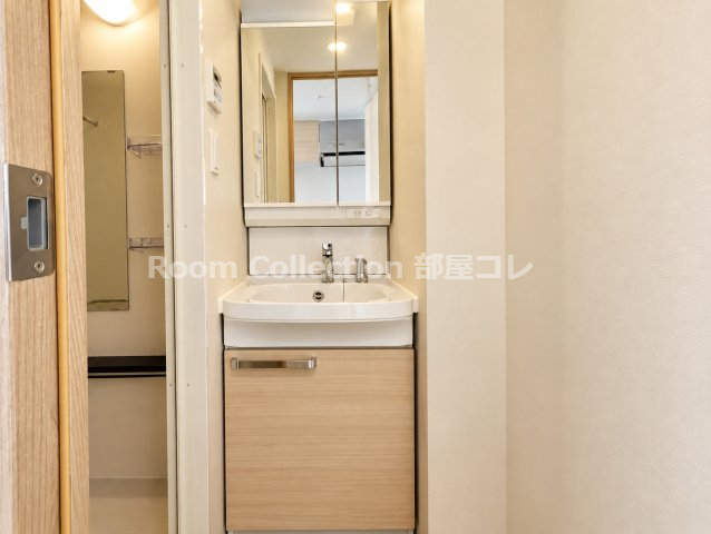 洗面設備　※同物件他部屋写真 反転、色違いの場合有 現況優先