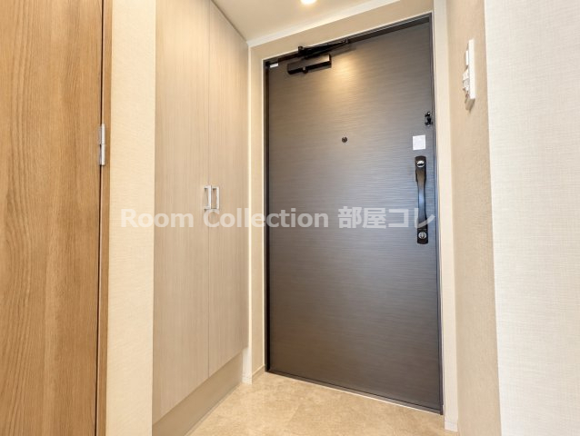 玄関　※同物件他部屋写真 反転、色違いの場合有 現況優先