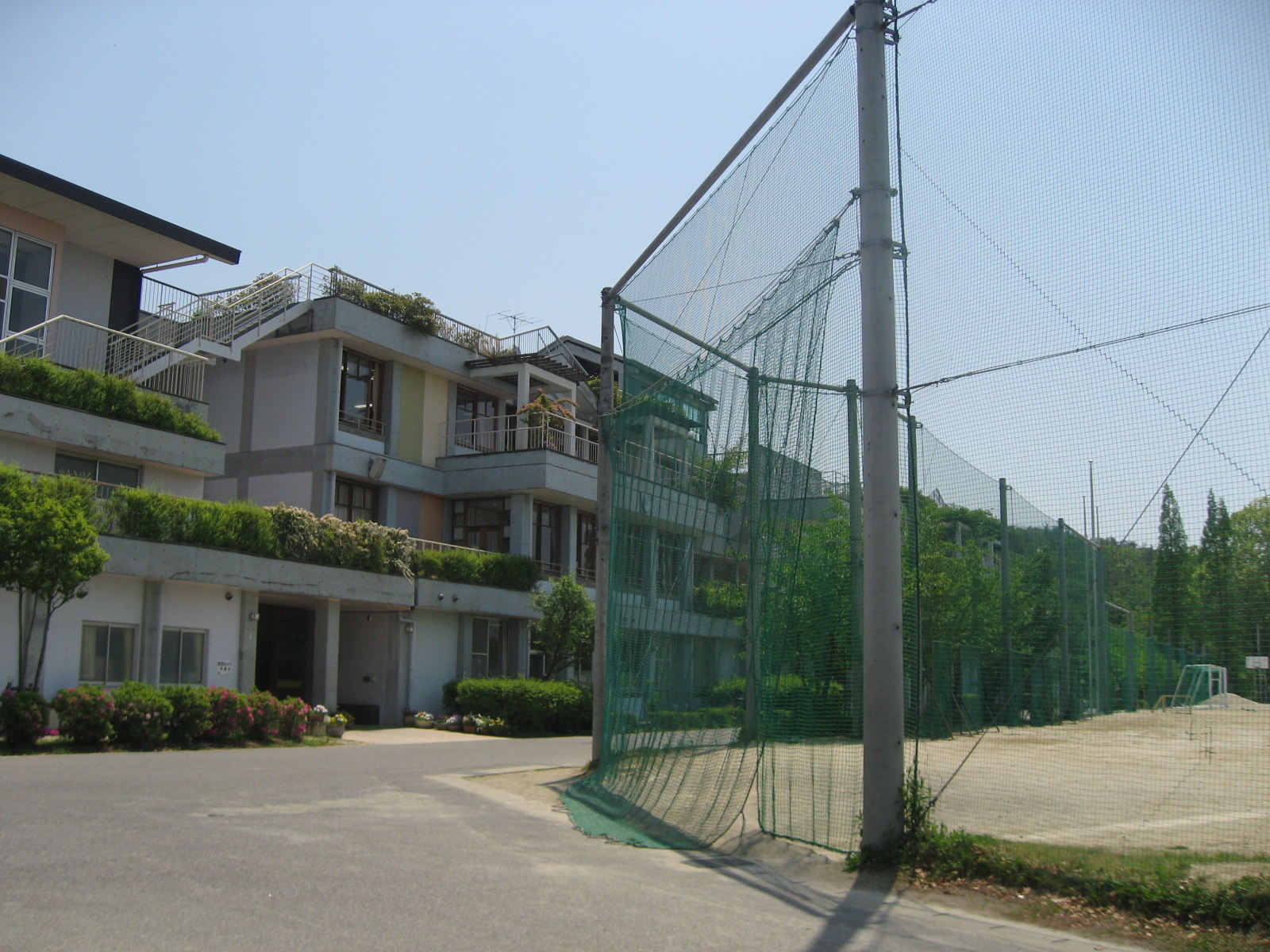 中学校　多治見市立多治見中学校（中学校）まで897m