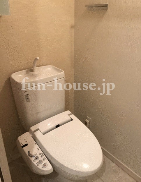 トイレ　洗浄機付き便座を完備しております♪