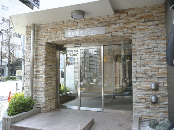 エントランス　瀟洒な雰囲気のエントランス部分です☆