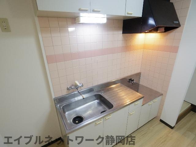 【静岡市駿河区手越原のマンションのキッチン】