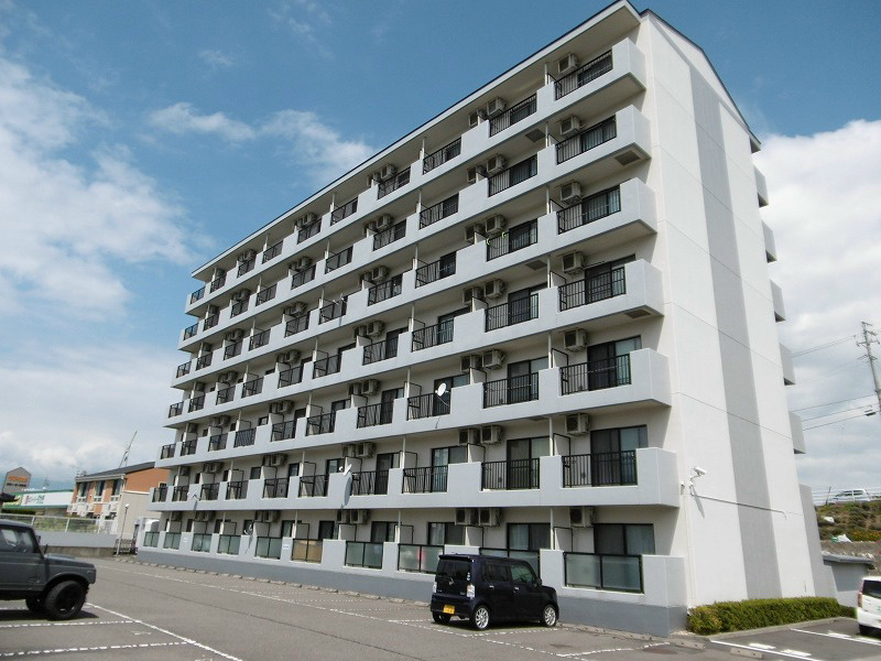 松本市小屋南のマンションの建物外観