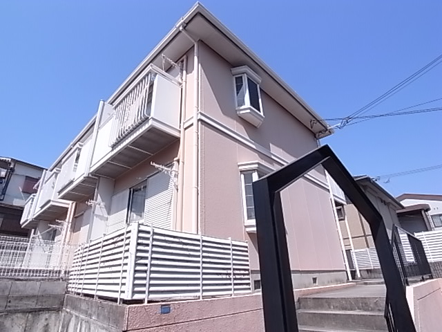 神戸市垂水区南多聞台のアパートの建物外観
