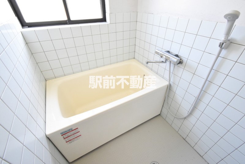 バス・シャワールーム　窓付きのお風呂♪