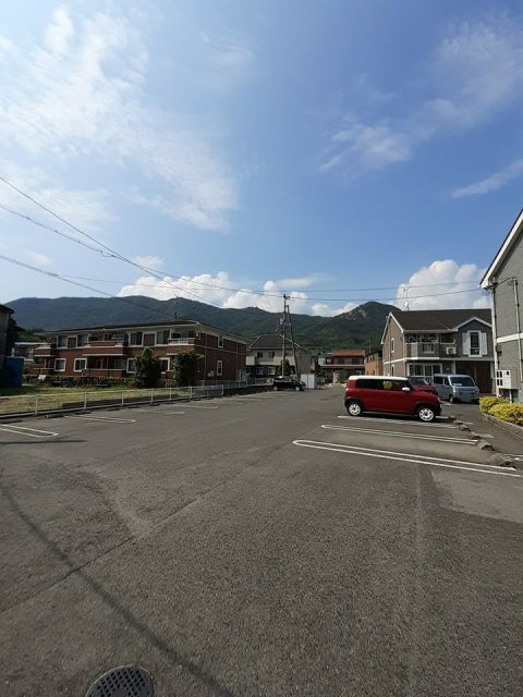 【尾道市福地町のアパートの駐車場】