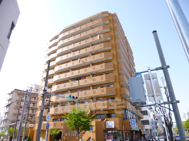 名古屋市中区松原のマンションの建物外観