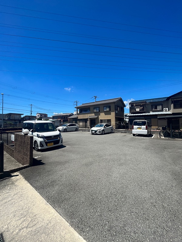 【姫路市網干区田井のアパートの駐車場】