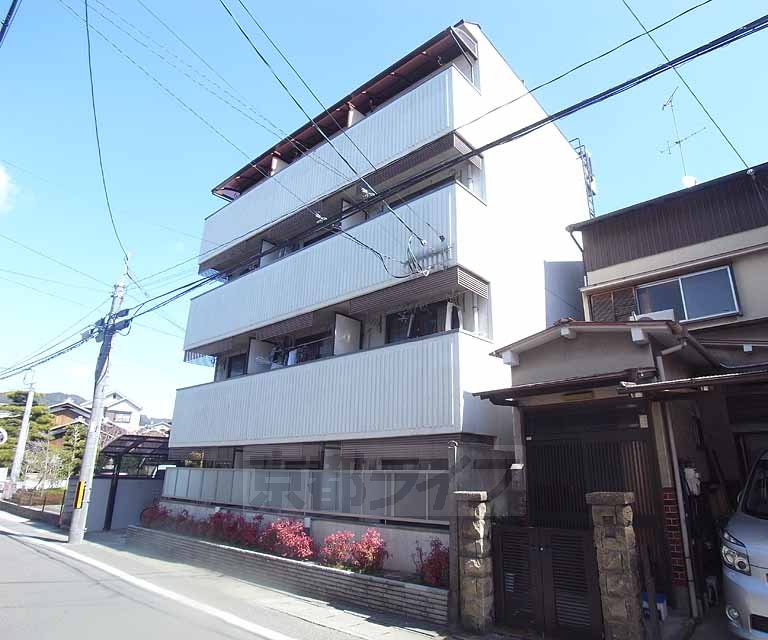 京都市山科区音羽稲芝のマンションの建物外観