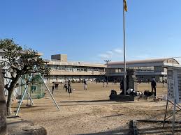 【福山市東川口町のマンションの小学校】