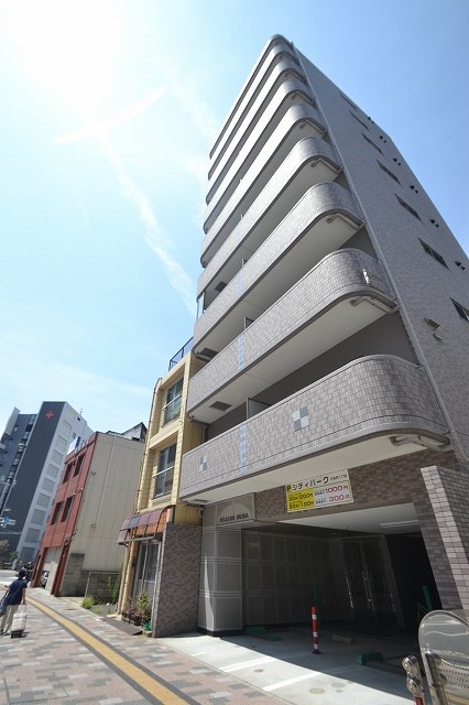 広島市中区千田町のマンションの建物外観