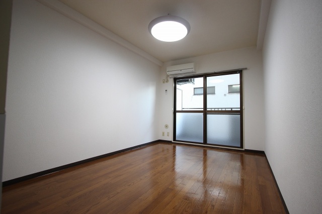 居室・リビング　別号室写真