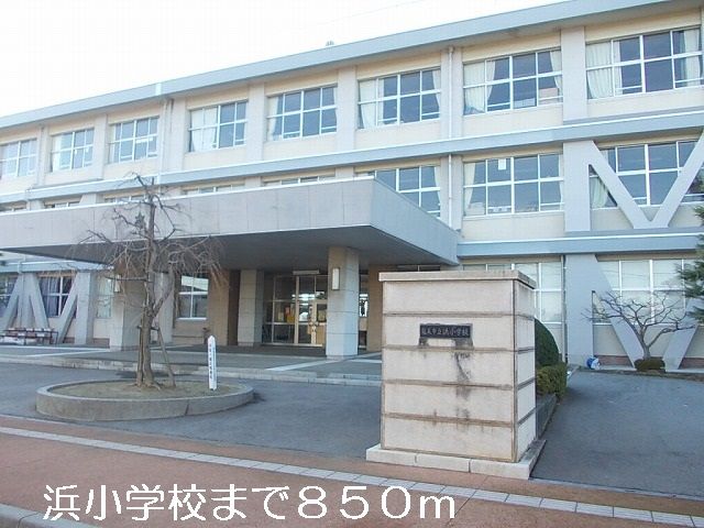 【能美市大浜町のアパートの小学校】