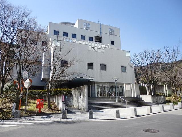 【サンロレア2号館の図書館】