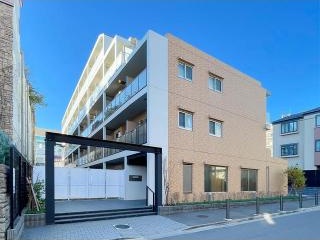 新宿区大京町のマンションの建物外観