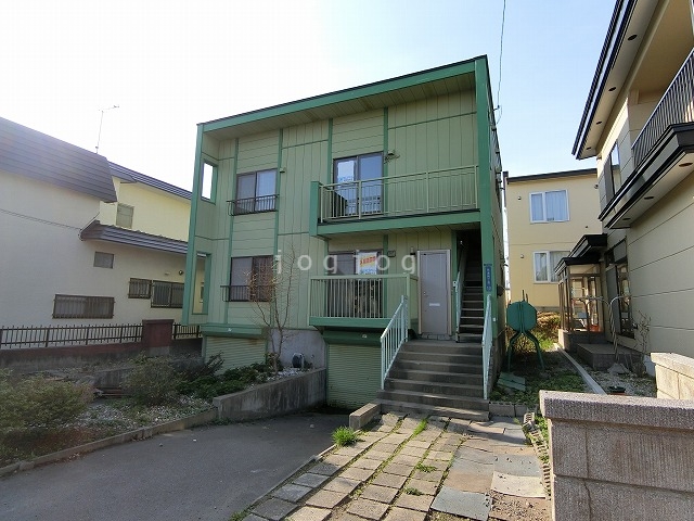 函館市本通のアパートの建物外観