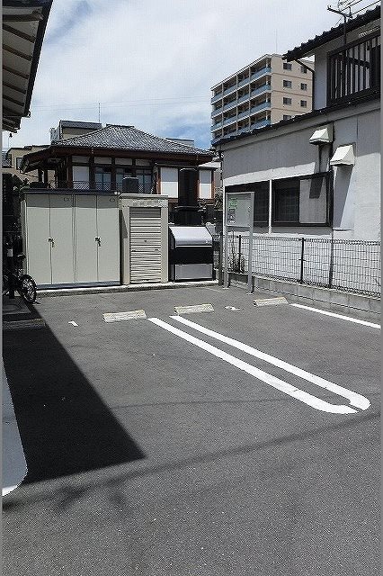 【松本市深志のアパートの駐車場】