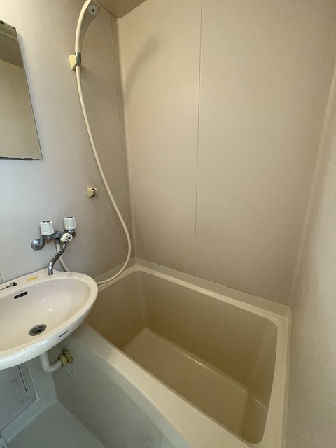 バス・シャワールーム　浴槽付きでゆっくりお湯につかれますね☆