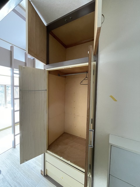 収納　２段の収納棚にはハンガーもかけらます☆