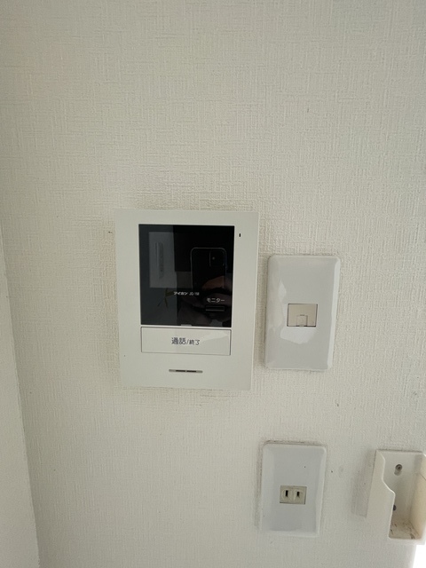 セキュリティ　ＴＶモニター付きインターフォンで訪問者のかおが見えるので安心