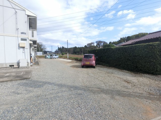 【四街道市栗山のアパートの駐車場】