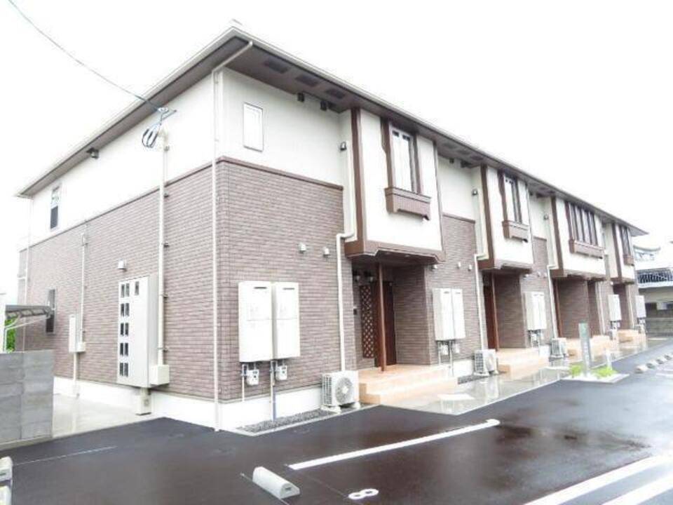 松山市勝岡町のアパートの建物外観