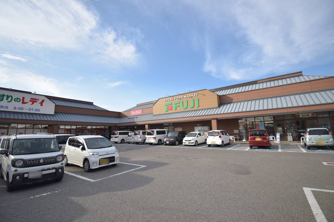 【松山市勝岡町のアパートのスーパー】