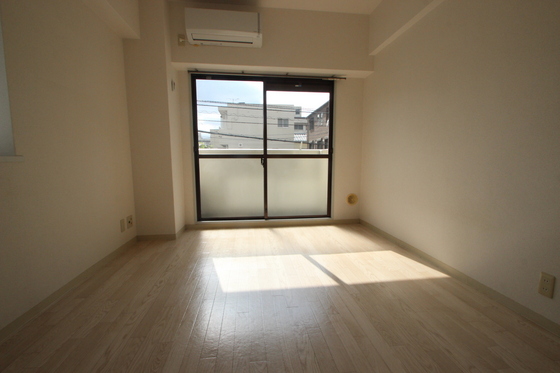 居室・リビング　※別部屋の写真です