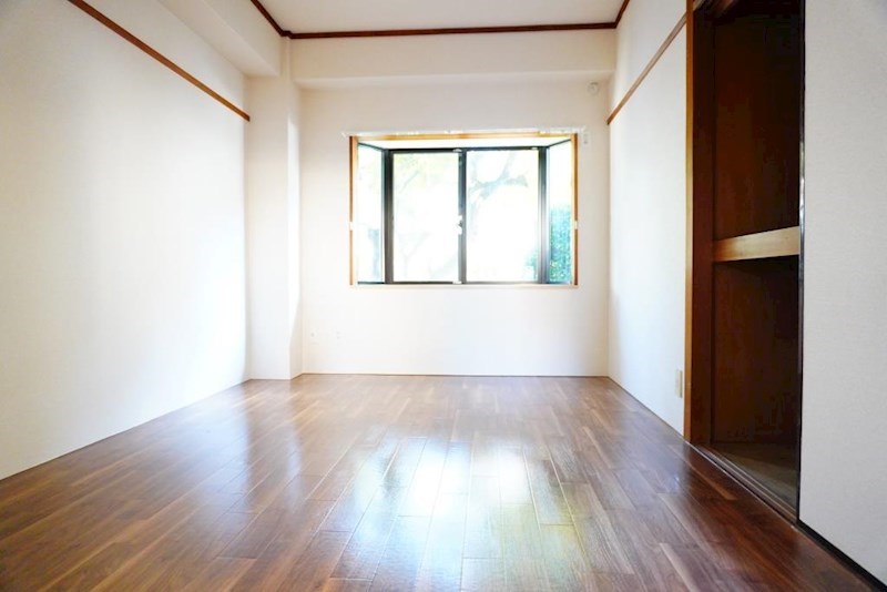 居室・リビング　収納付き洋室6帖