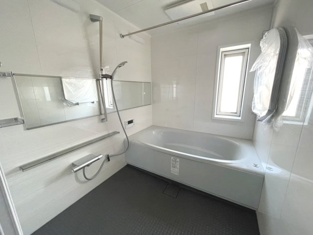 バス・シャワールーム　乾燥暖房機付きで、洗い場も広いです