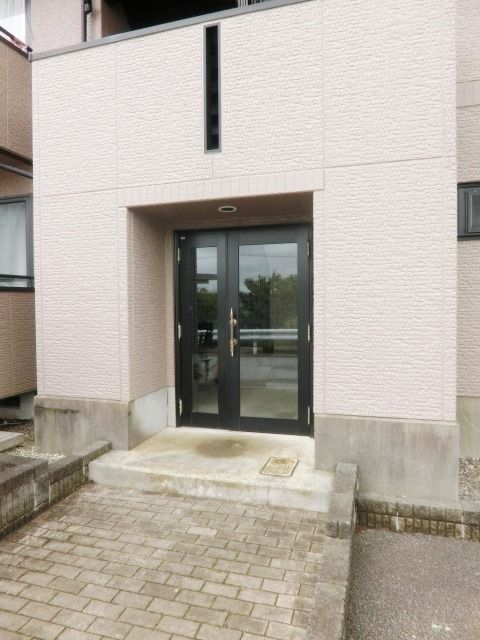 エントランス　建物入口部分です