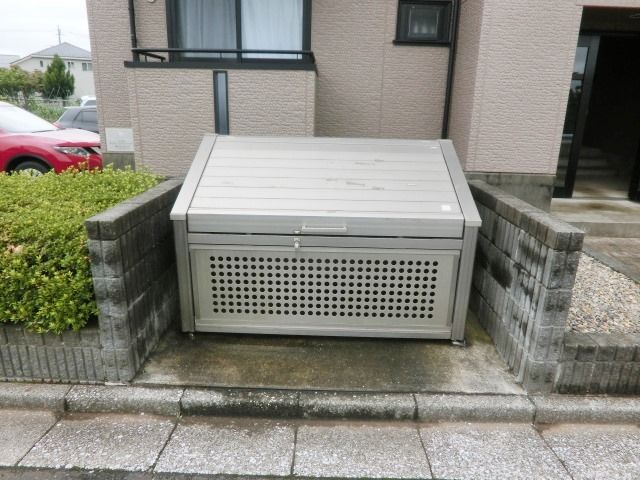 その他　敷地内にゴミ置場があります