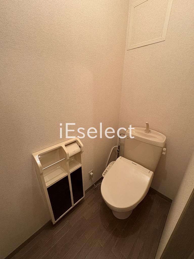 トイレ　温水洗浄便座付きのトイレです