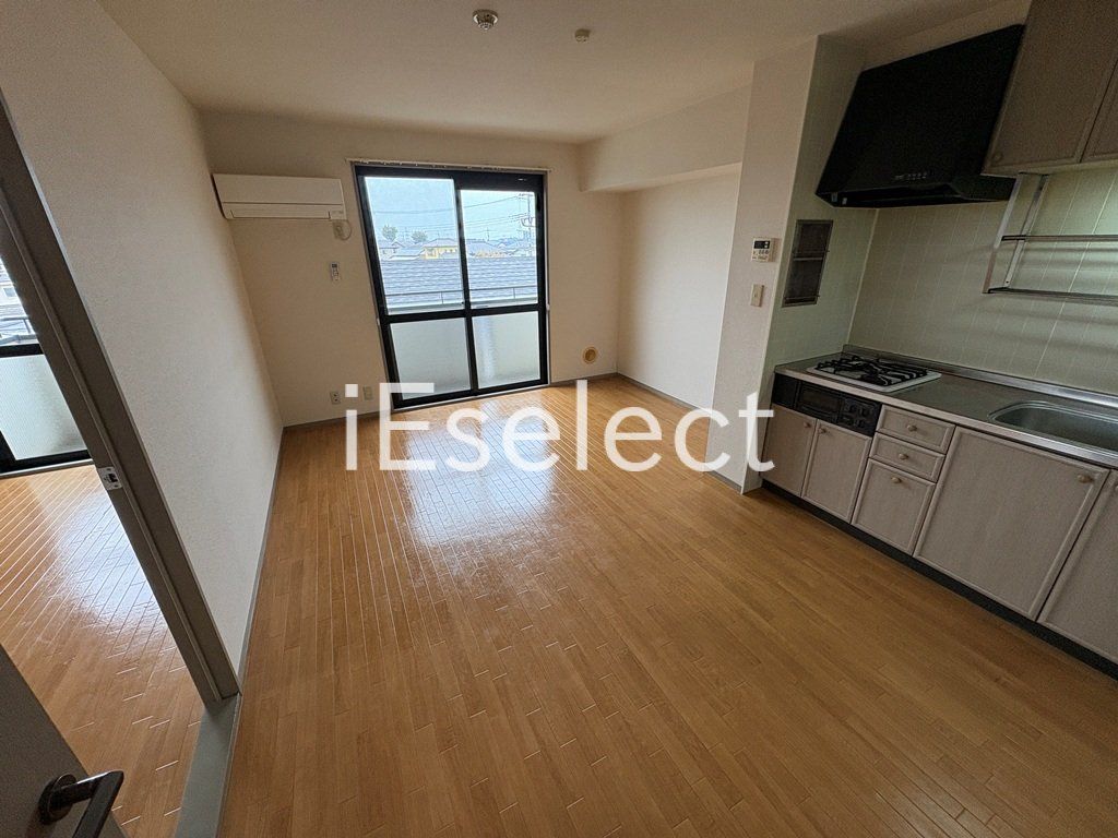 居室・リビング　広々開放的なリビングです♪