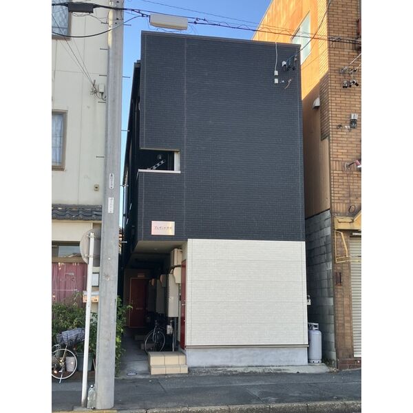 建物外観　周囲の注目を集めるモダンな外観