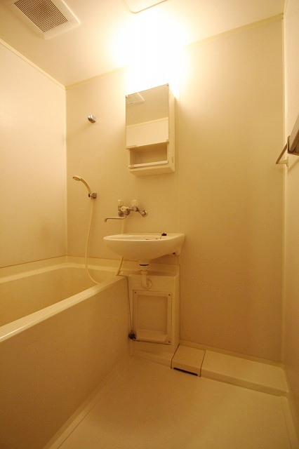 バス・シャワールーム　同物件別号室の写真です。