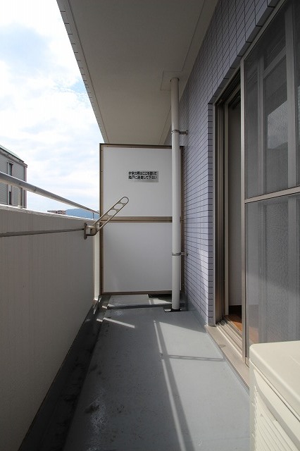 バルコニー　同物件別号室の写真です。