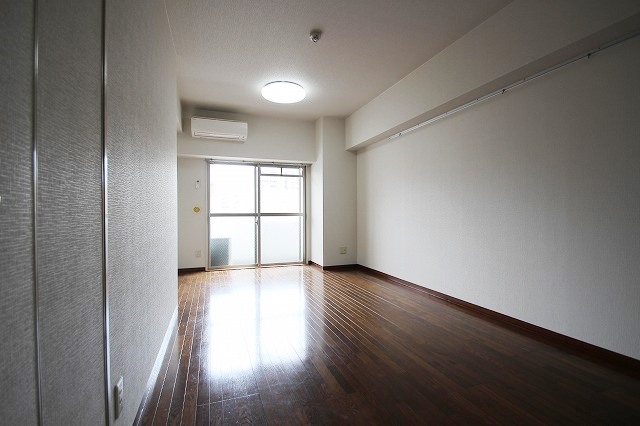 居室・リビング　同物件別号室の写真です。