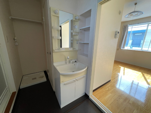 その他　ハンガーなど掛けられて便利です。