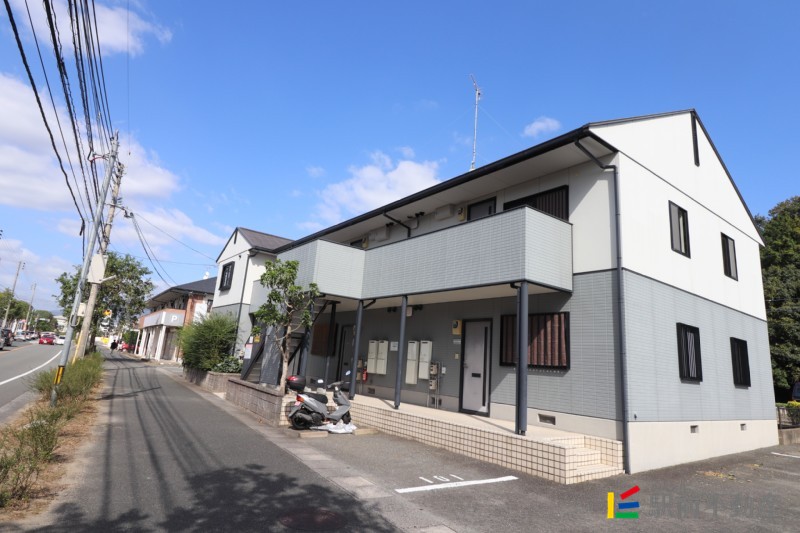 建物外観　2階建ての物件