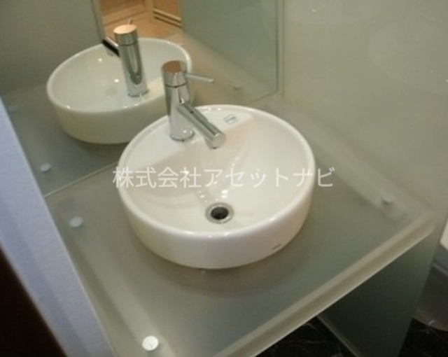 洗面設備　※別タイプの参考画像になります。