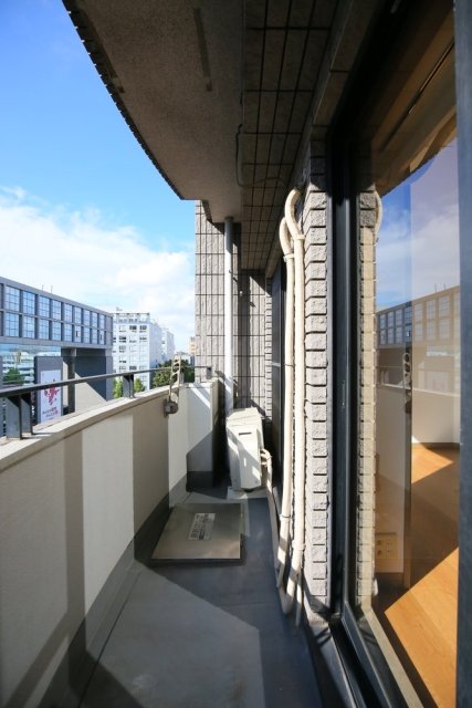 バルコニー　外からの目が気にならないバルコニーで洗濯物が干せます。