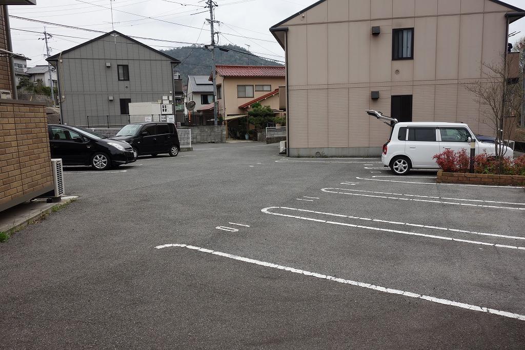 駐車場　敷地内に駐車場あり♪