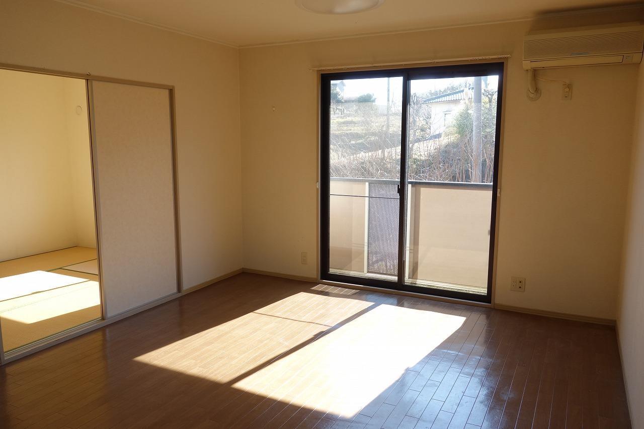 居室・リビング　大きめの家具の設置も可能なリビング11.5帖♪