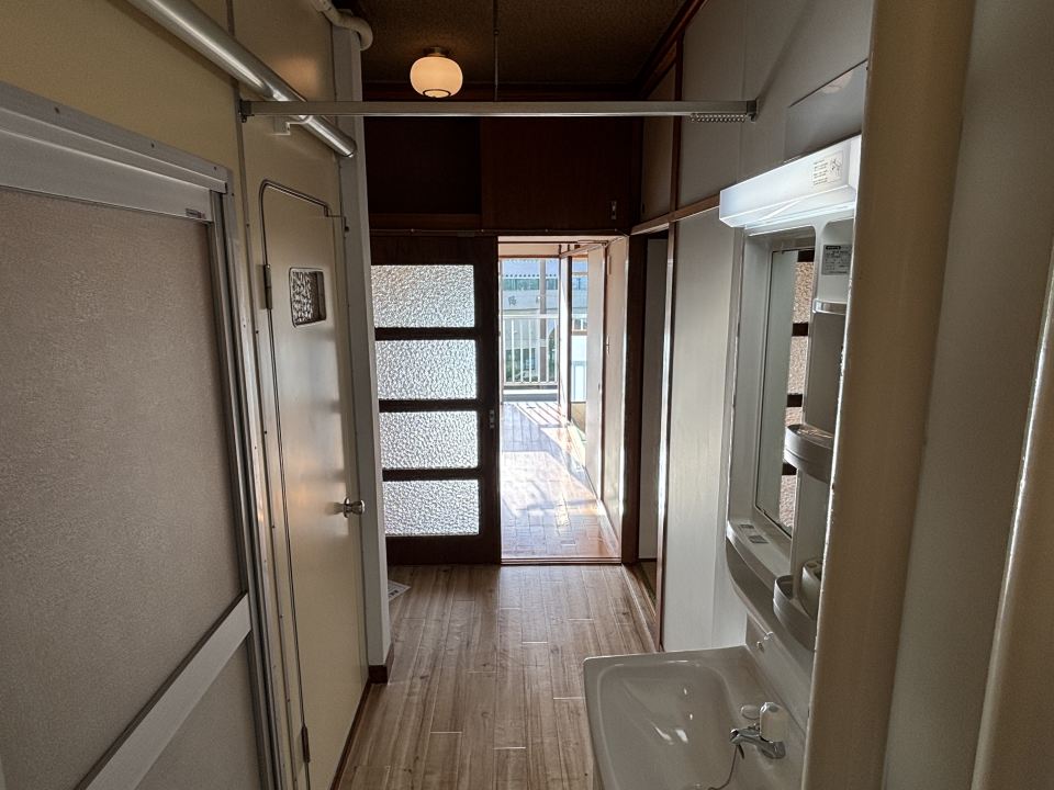 洗面設備　レトロ感が落ち着きます