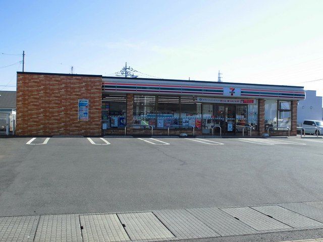 コンビニ　セブンイレブン（コンビニ）まで800m