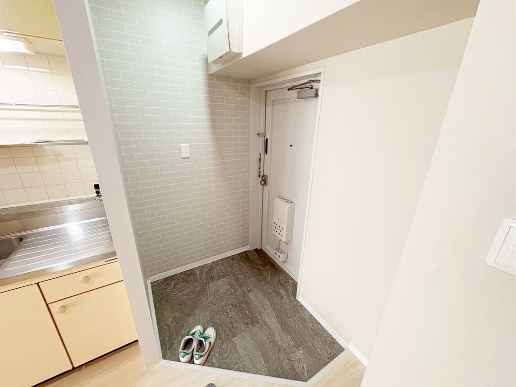 玄関　キッチン